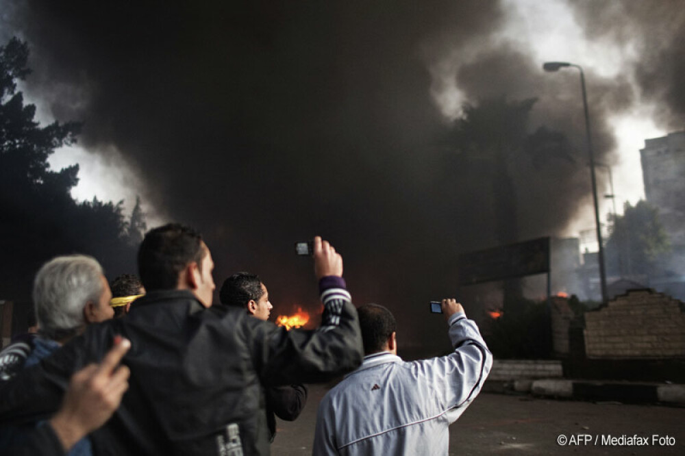 Presedintele se apara cu tancurile. Protestele din Egipt in imagini - Imaginea 9