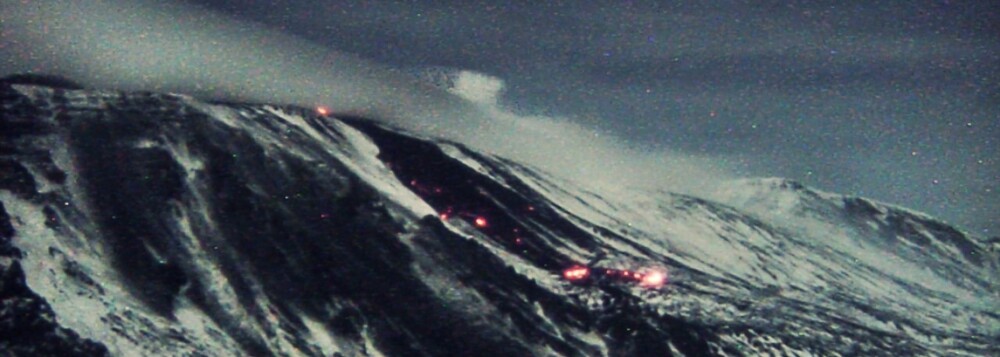 Etna erupe chiar acum. O dara de lava a fost observata in sud-est - Imaginea 6