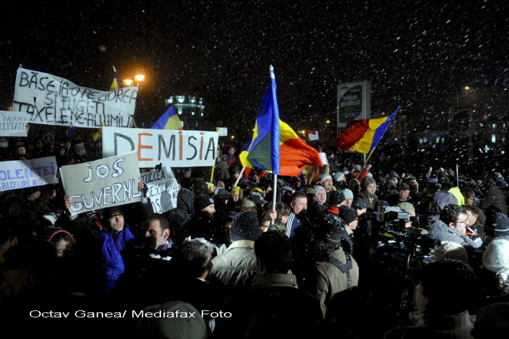 A patra zi de proteste in Romania. Aproximativ 10.000 de oameni au iesit in strada. GALERIE FOTO - Imaginea 1