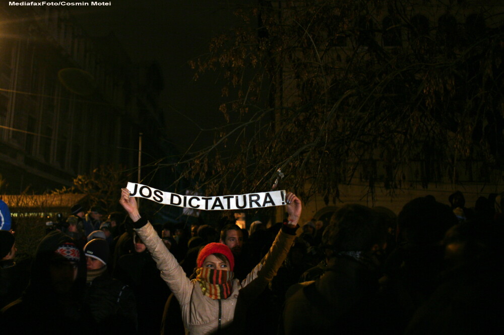 A patra zi de proteste in Romania. Aproximativ 10.000 de oameni au iesit in strada. GALERIE FOTO - Imaginea 4