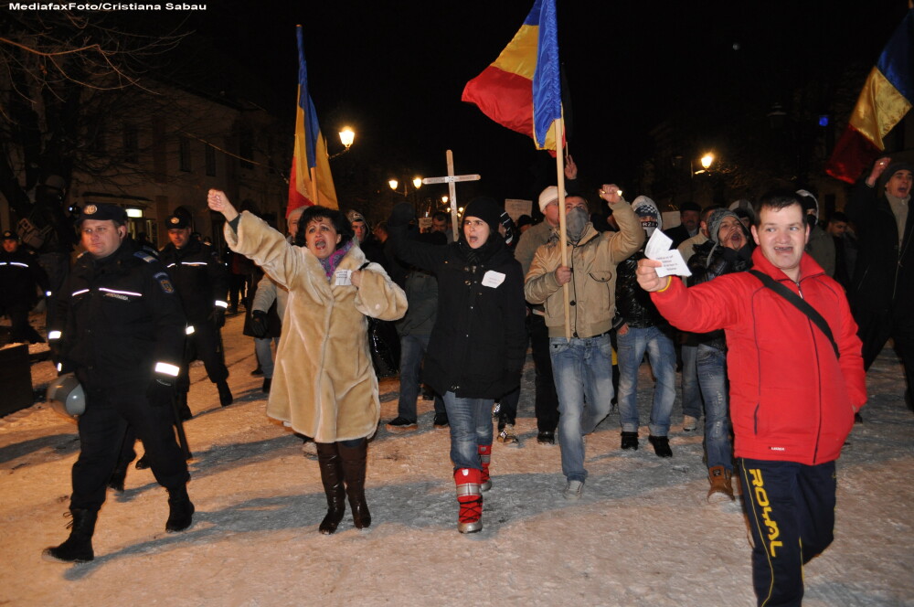 A patra zi de proteste in Romania. Aproximativ 10.000 de oameni au iesit in strada. GALERIE FOTO - Imaginea 5