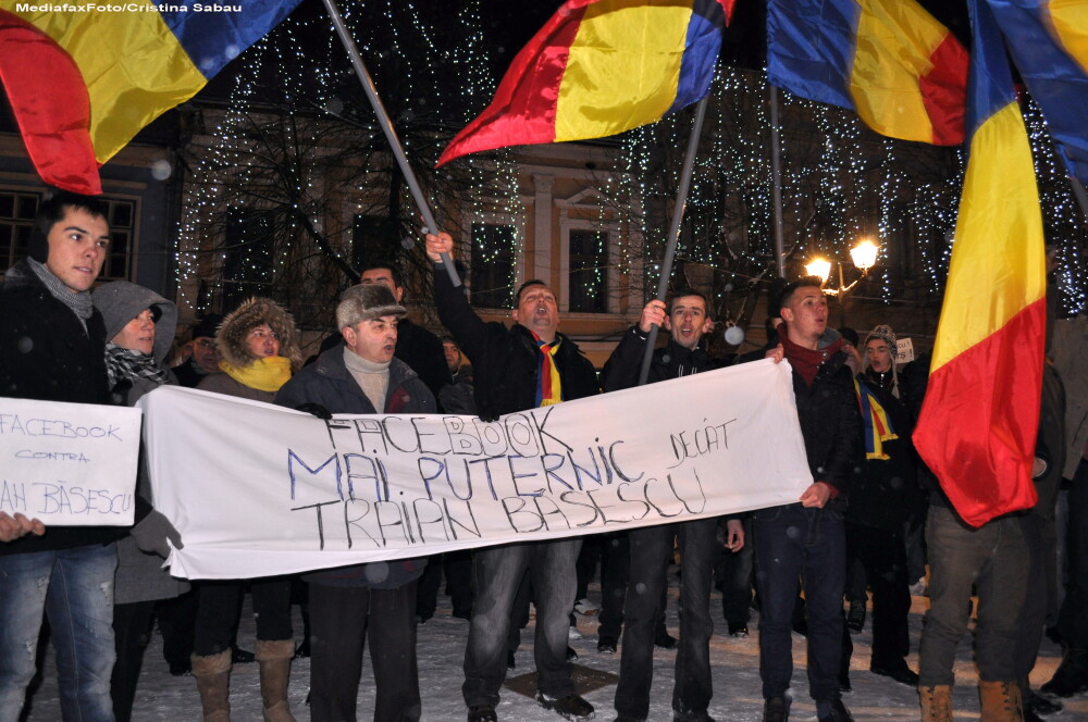 A patra zi de proteste in Romania. Aproximativ 10.000 de oameni au iesit in strada. GALERIE FOTO - Imaginea 6