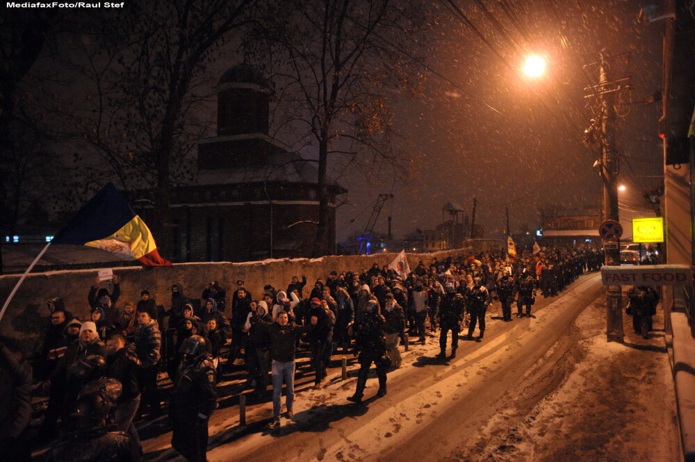 A patra zi de proteste in Romania. Aproximativ 10.000 de oameni au iesit in strada. GALERIE FOTO - Imaginea 8