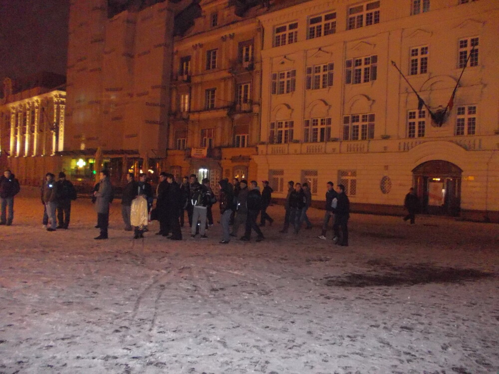 Peste 150 de membri PNL si PC din Timisoara au plecat azi-noapte spre protestele din Bucuresti - Imaginea 2