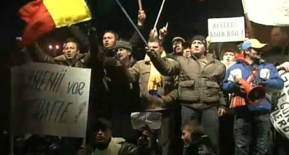 Romania in a 7-a zi de proteste. VIOLENTE in Piata Universitatii: 5 raniti si 40 de retineri. VIDEO - Imaginea 13