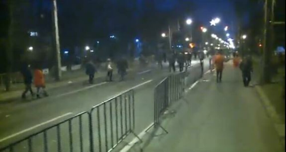Romania in a 7-a zi de proteste. VIOLENTE in Piata Universitatii: 5 raniti si 40 de retineri. VIDEO - Imaginea 15