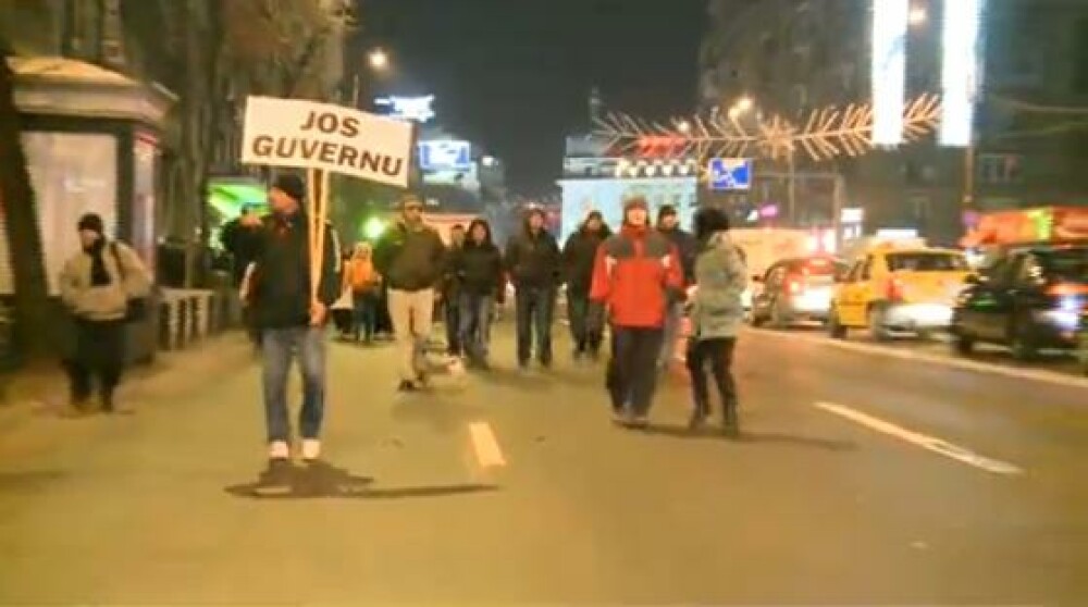 Romania in a 7-a zi de proteste. VIOLENTE in Piata Universitatii: 5 raniti si 40 de retineri. VIDEO - Imaginea 16