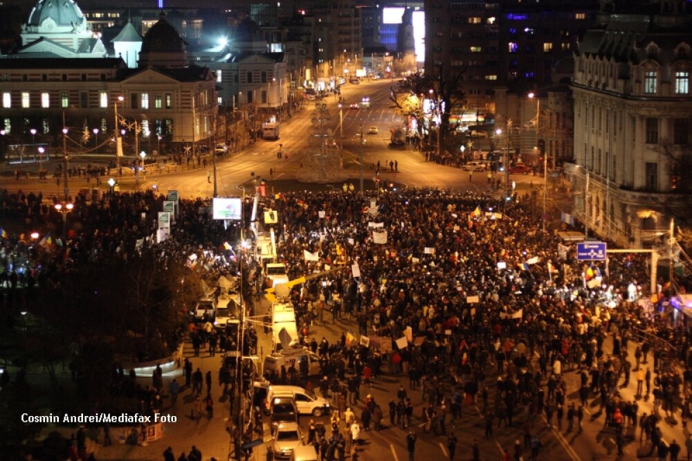 Romania in a 7-a zi de proteste. VIOLENTE in Piata Universitatii: 5 raniti si 40 de retineri. VIDEO - Imaginea 23