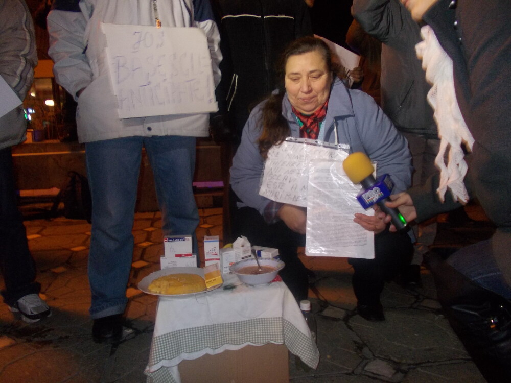 A noua zi de proteste la Timisoara. Zeci de nemultumiti au scandat in Piata Operei - Imaginea 7