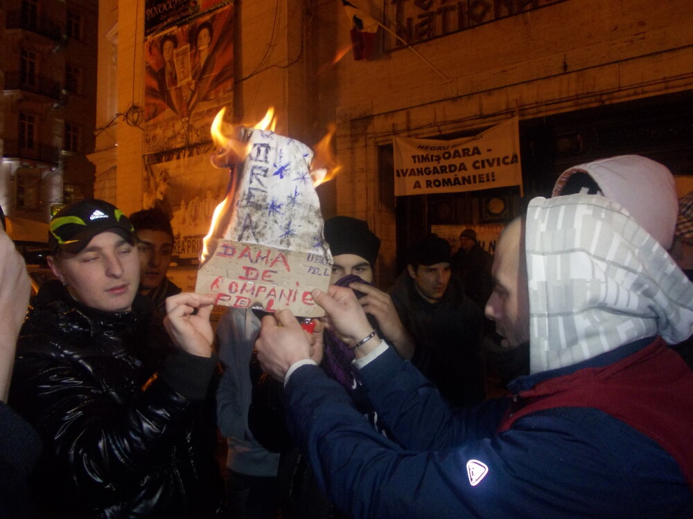 A unsprezecea zi de proteste s-a incheiat fara niciun incident la Timisoara. - Imaginea 10