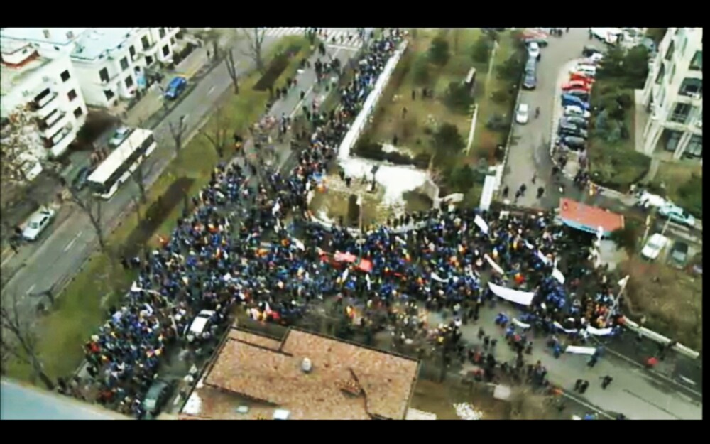 3.000 de oameni au protestat in fata Guvernului. Romanii sunt nemultumiti de viata pe care o duc - Imaginea 6