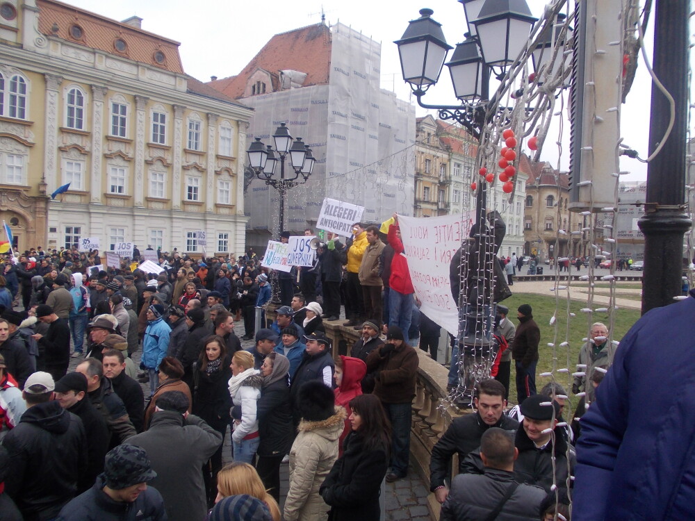 Peste 1.500 de oameni nemultumiti din intreg judetul au protestat la Timisoara - Imaginea 2