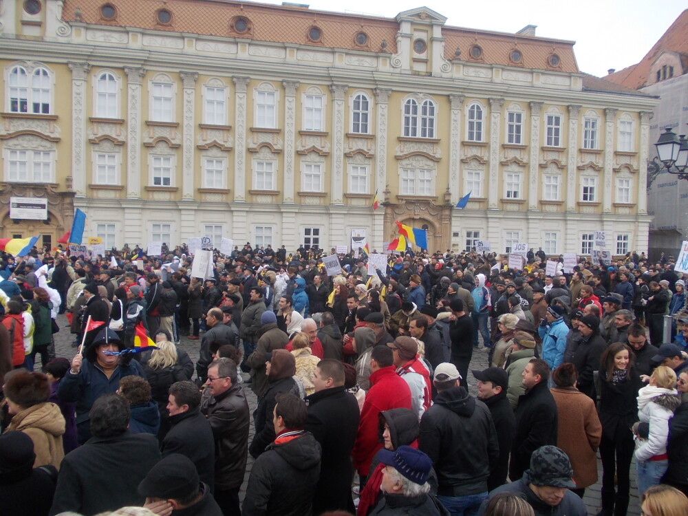 Peste 1.500 de oameni nemultumiti din intreg judetul au protestat la Timisoara - Imaginea 1