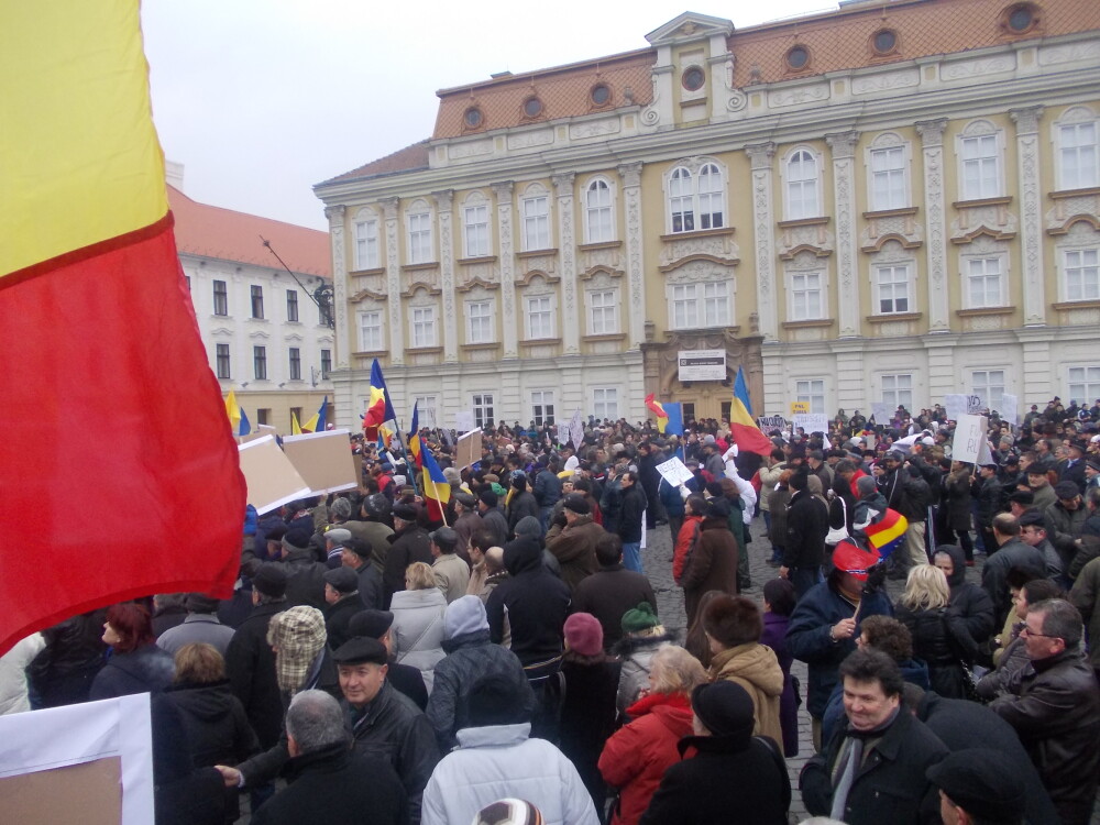 Peste 1.500 de oameni nemultumiti din intreg judetul au protestat la Timisoara - Imaginea 3