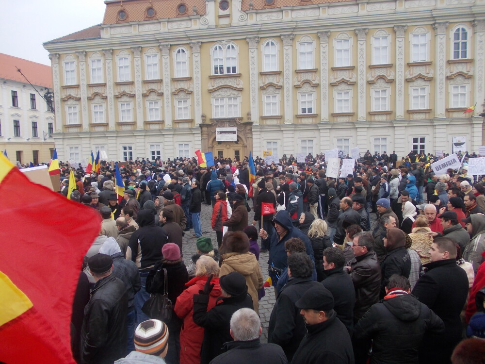 Peste 1.500 de oameni nemultumiti din intreg judetul au protestat la Timisoara - Imaginea 4