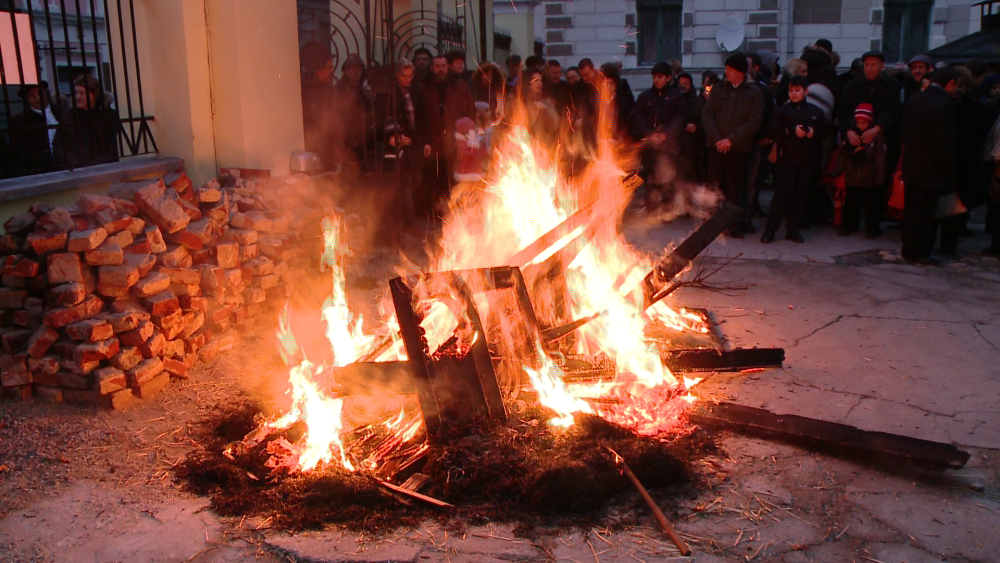 Sarbii sarbatoresc astazi Craciunul pe rit vechi. Ce bucate traditionale au pregatit gospodinele - Imaginea 8