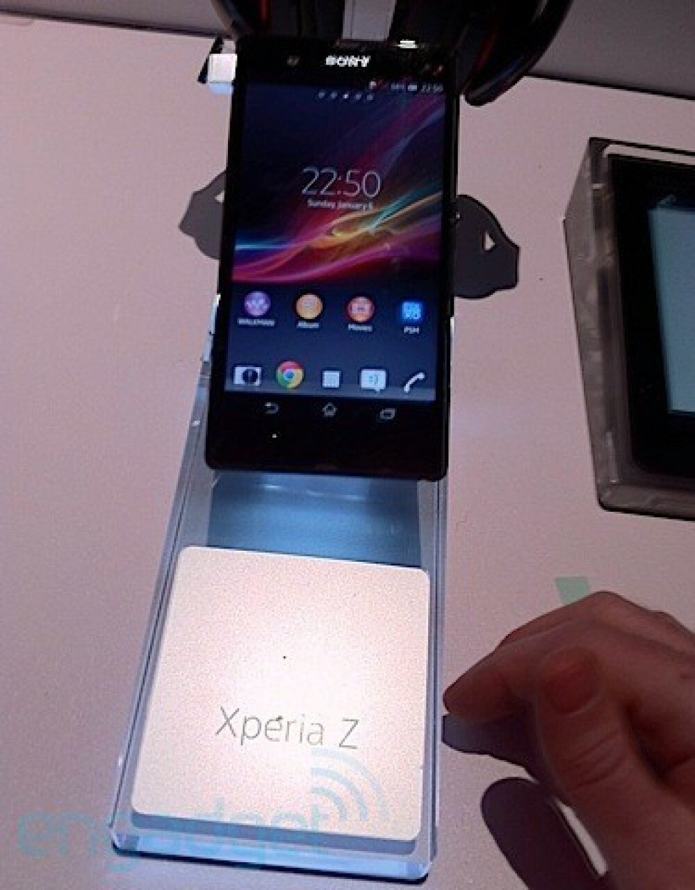 Primele imagini oficiale cu Sony Xperia Z la CES 2013, supertelefonul care se va bate cu iPhone 5 - Imaginea 1