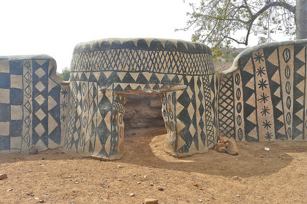 Galerie FOTO. Frumusetea unica a unui sat sarac, uitat de lume in savana africana - Imaginea 5