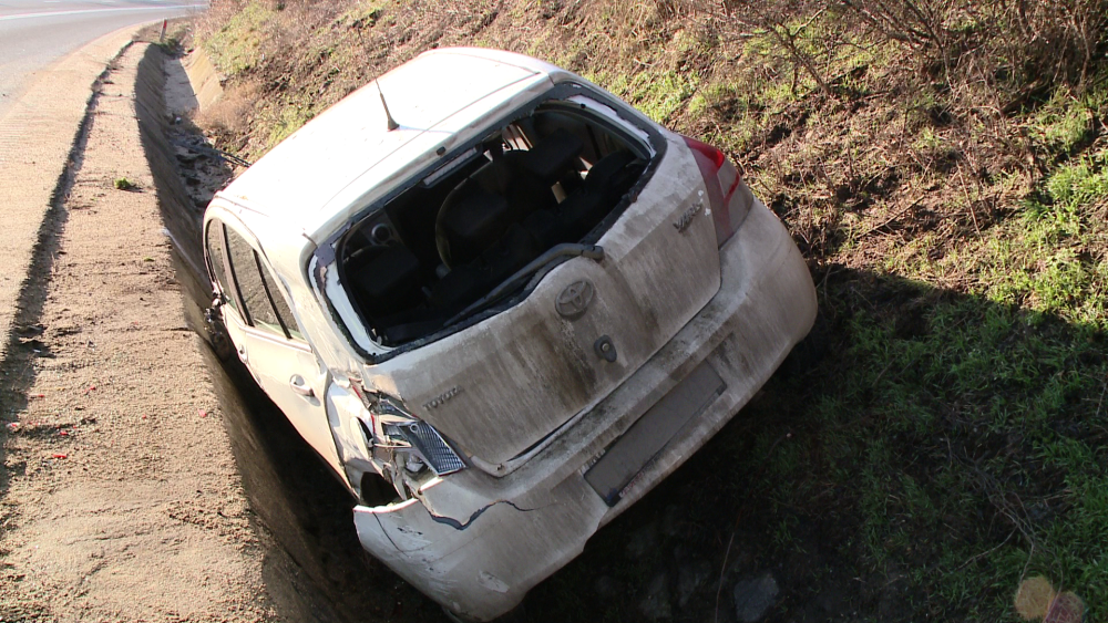 Accident cu o victima la intrarea in Ortisoara. Doua masini s-au ciocnit din cauza poleiului - Imaginea 4