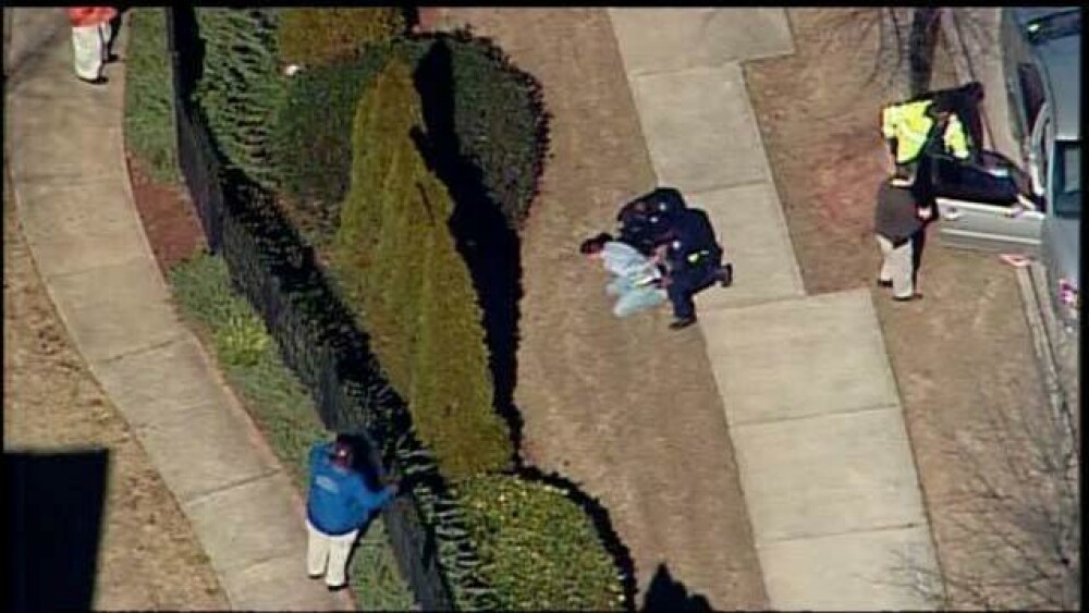 Focuri de arma intr-o scoala din Atlanta. Un elev de 14 ani, impuscat in ceafa; Un suspect, retinut - Imaginea 8