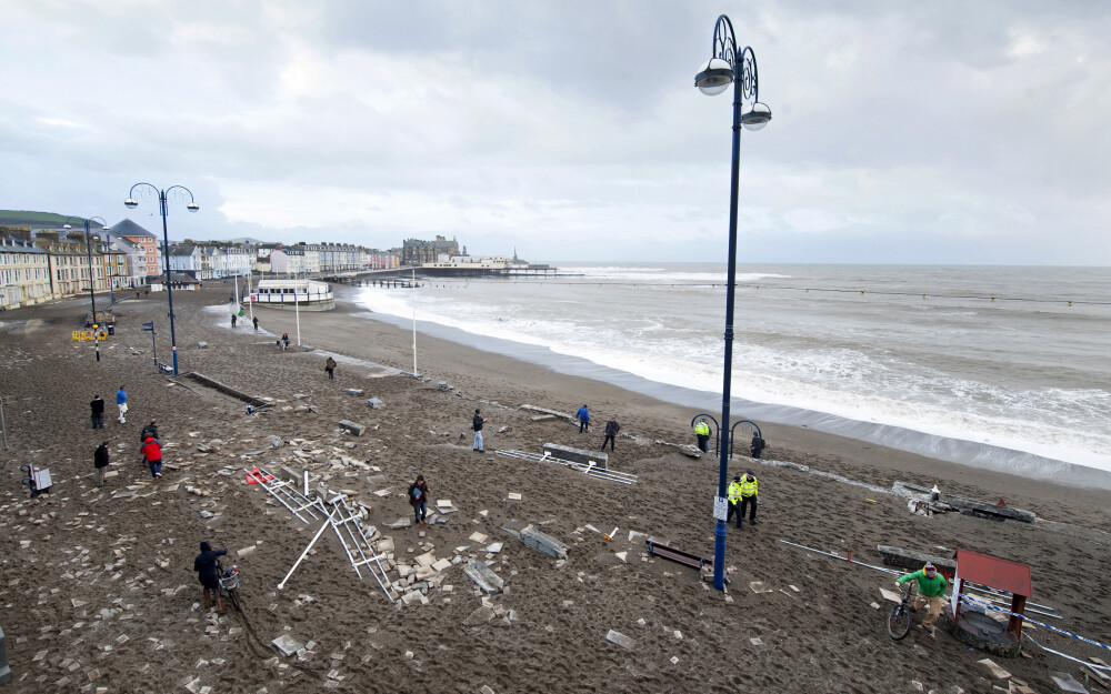 Alerta de vreme rea in Marea Britanie. Peste 1.700 de casa, distruse de inundatii. GALERIE FOTO - Imaginea 2