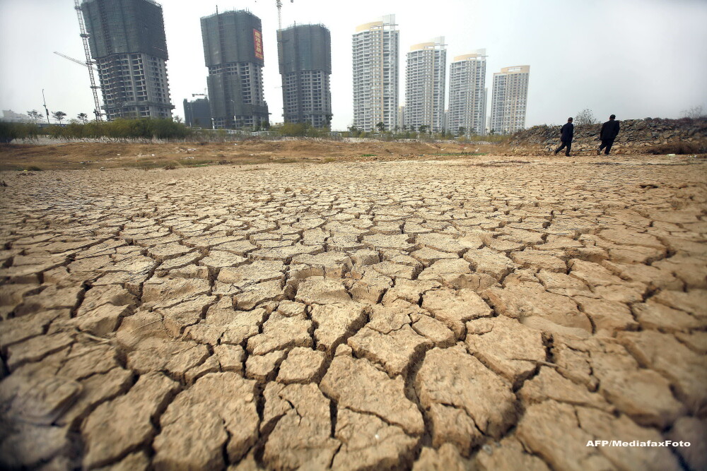 Un lac de doua ori cat Londra a secat complet in China. Ce constructie veche de 400 de ani a aparut. FOTO - Imaginea 1