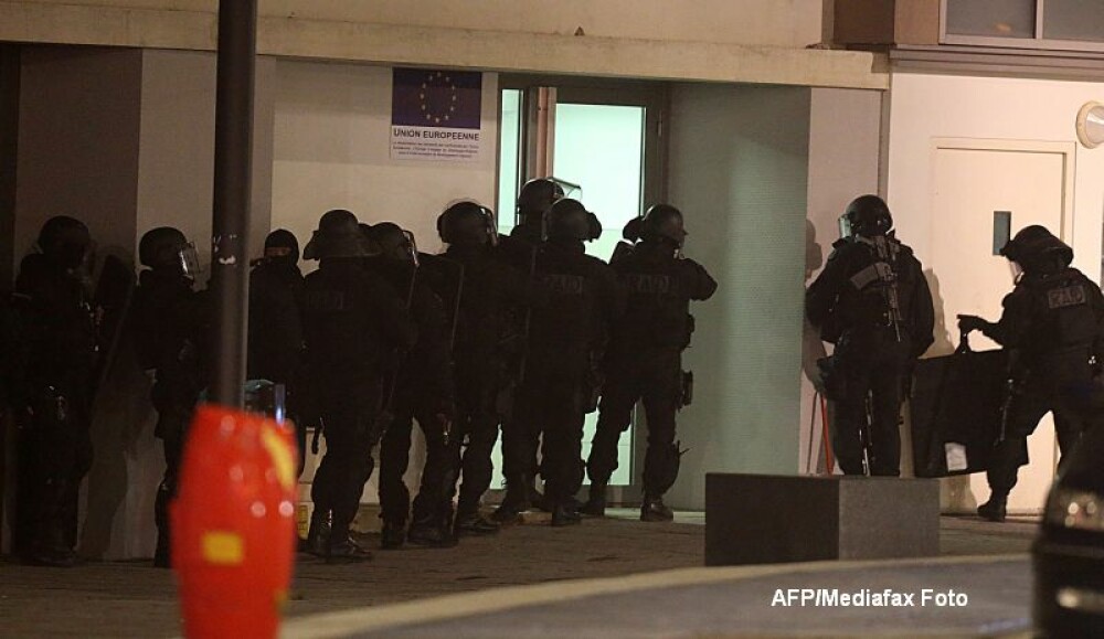 Presupusii teroristi, cautati de peste 30 de ore. S-au ascuns la nord de Paris, zona plasata sub nivel maxim de alerta - Imaginea 1