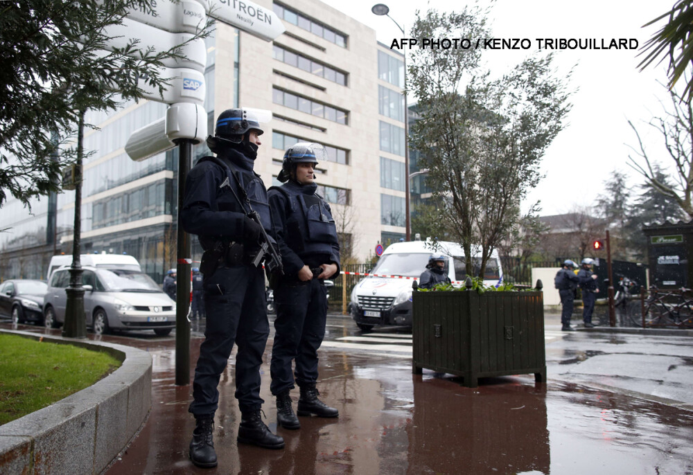 Teroare in Franta. Politista ucisa in atacul de joi dimineata avea 25 de ani si era 
