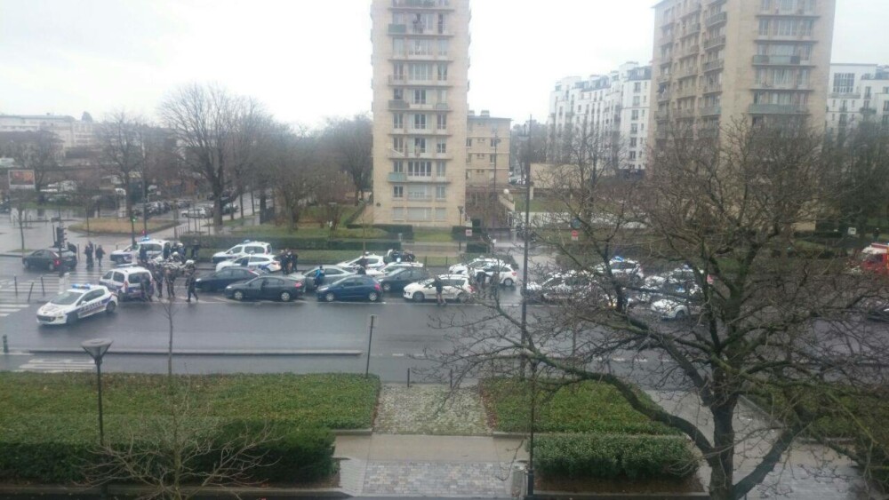 TRAGEDIE IN PARIS. Atacatorul si 4 ostatici, ucisi in asaltul de la supermarket. 4 oameni in stare grava, complicele a fugit - Imaginea 1