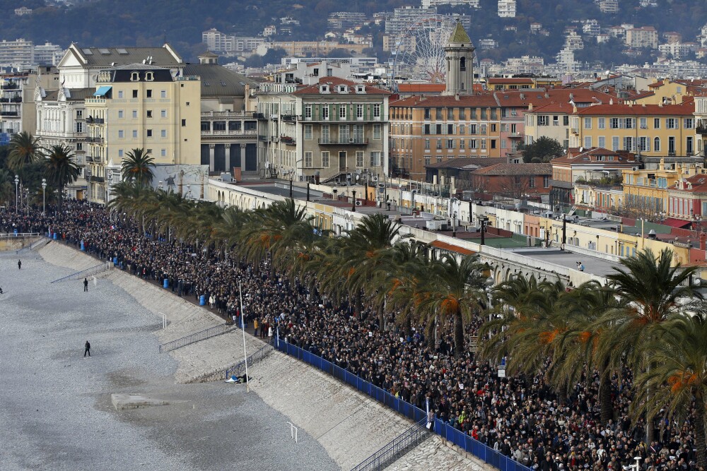 Imagini impresionante de la marsul tacerii. 700.000 de francezi au defilat sambata pe strazi in memoria celor 17 victime - Imaginea 9
