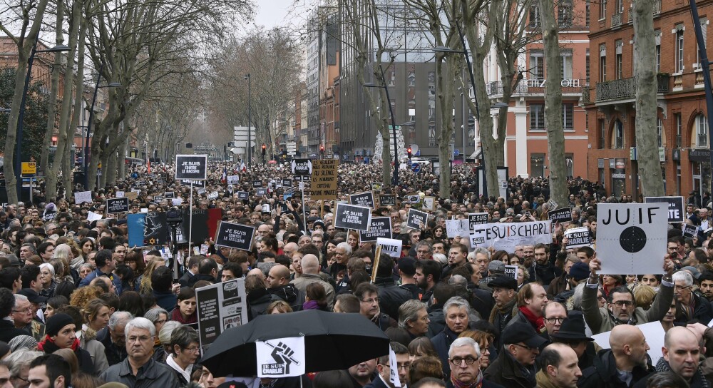 Imagini impresionante de la marsul tacerii. 700.000 de francezi au defilat sambata pe strazi in memoria celor 17 victime - Imaginea 10