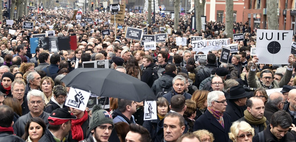 Imagini impresionante de la marsul tacerii. 700.000 de francezi au defilat sambata pe strazi in memoria celor 17 victime - Imaginea 11