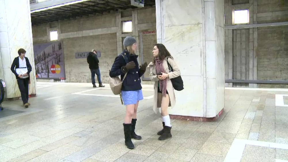 Tinerii din Bucuresti s-au plimbat in lenjerie intima la metrou. Cum au reactionat calatorii mai in varsta - Imaginea 2