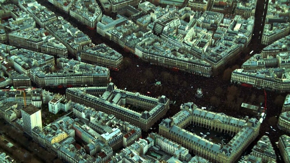 Cea mai mare mobilizare inregistrata vreodata in istoria Frantei. Patru milioane de oameni au iesit in strada. GALERIE FOTO - Imaginea 11