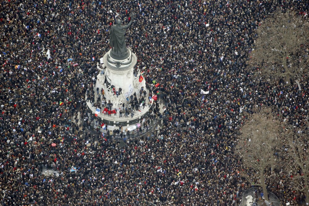 Cea mai mare mobilizare inregistrata vreodata in istoria Frantei. Patru milioane de oameni au iesit in strada. GALERIE FOTO - Imaginea 18