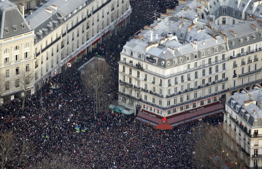 Cea mai mare mobilizare inregistrata vreodata in istoria Frantei. Patru milioane de oameni au iesit in strada. GALERIE FOTO - Imaginea 14