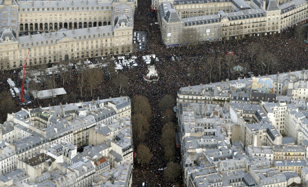 Cea mai mare mobilizare inregistrata vreodata in istoria Frantei. Patru milioane de oameni au iesit in strada. GALERIE FOTO - Imaginea 13