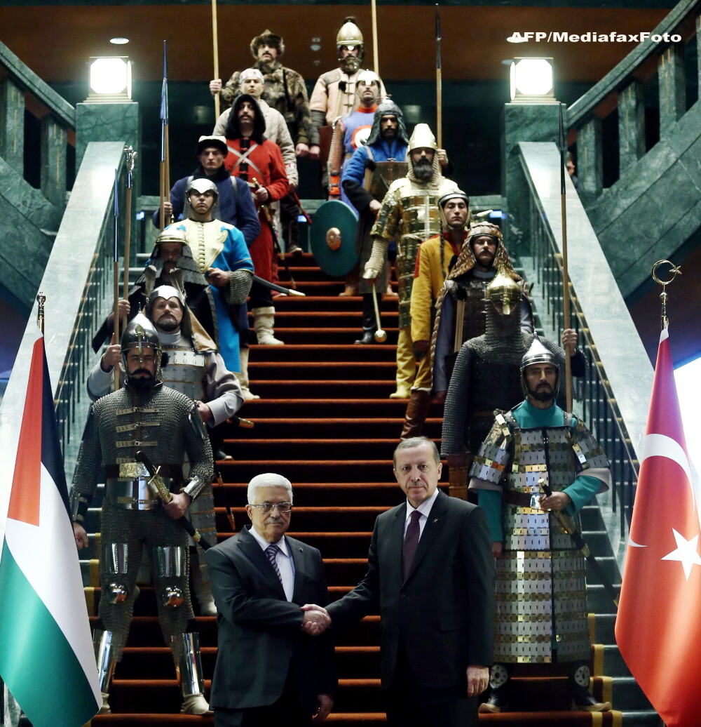 Aceste fotografii nu sunt trucate si nici dintr-un serial turcesc. De ce a aparut presedintele Turciei inconjurat de ieniceri - Imaginea 3
