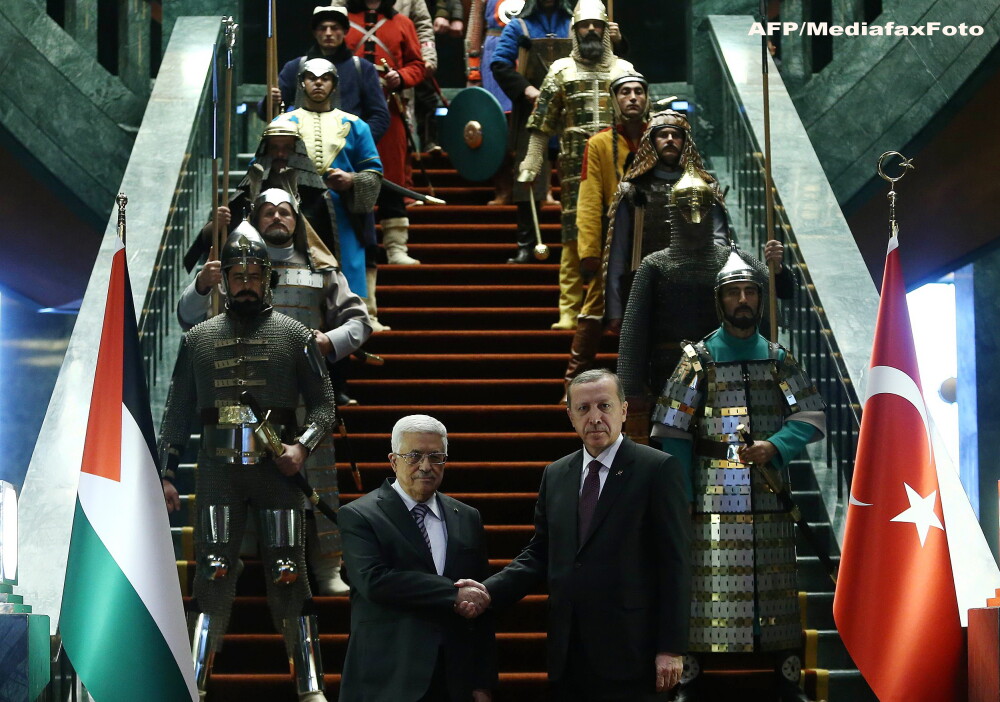 Aceste fotografii nu sunt trucate si nici dintr-un serial turcesc. De ce a aparut presedintele Turciei inconjurat de ieniceri - Imaginea 4