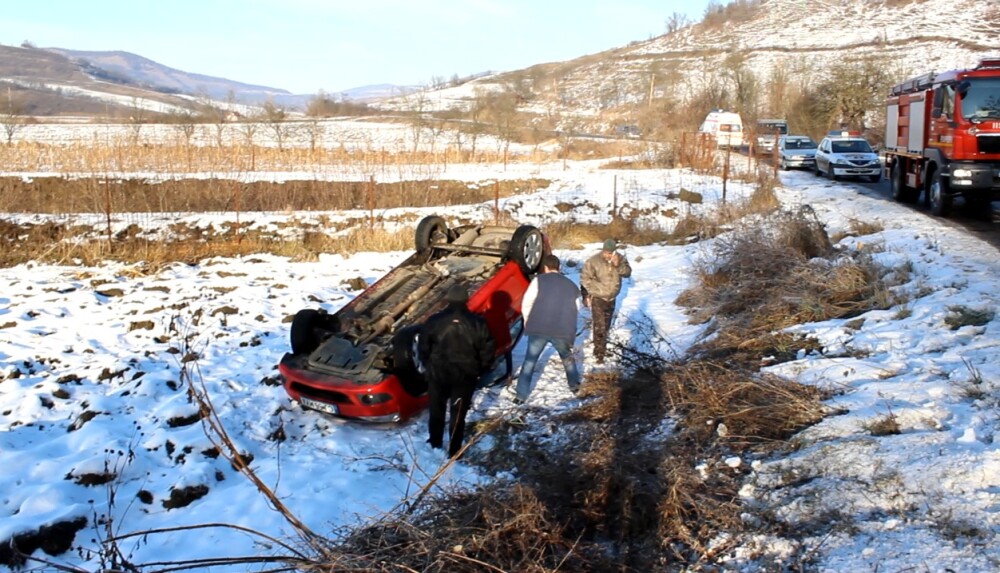 Accident identic la doar trei minute diferenta la iesire din localitatea Nicula - Imaginea 2