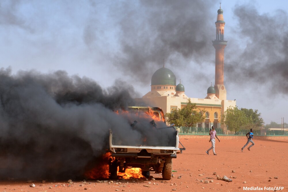 Manifestatii in Africa, Orientul Mijlociu si Rusia contra Charlie Hebdo. 7 biserici incendiate in Niger. 