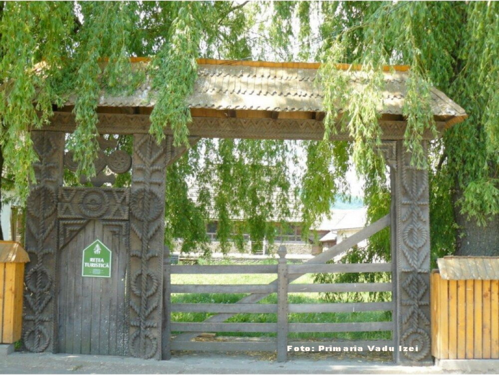 Turist in Romania. Localitatea Vadu Izei din Maramures: traditii, obiceiuri si biserici de lemn - Imaginea 3
