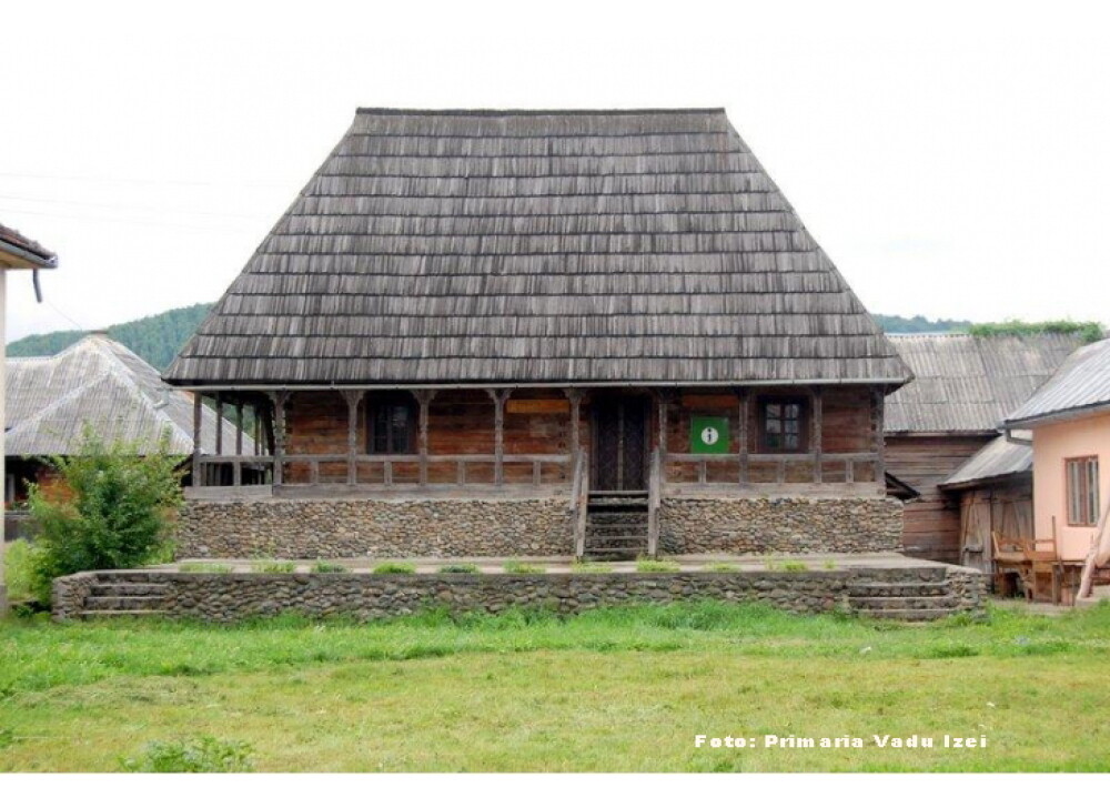 Turist in Romania. Localitatea Vadu Izei din Maramures: traditii, obiceiuri si biserici de lemn - Imaginea 4