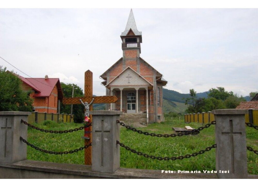 Turist in Romania. Localitatea Vadu Izei din Maramures: traditii, obiceiuri si biserici de lemn - Imaginea 5