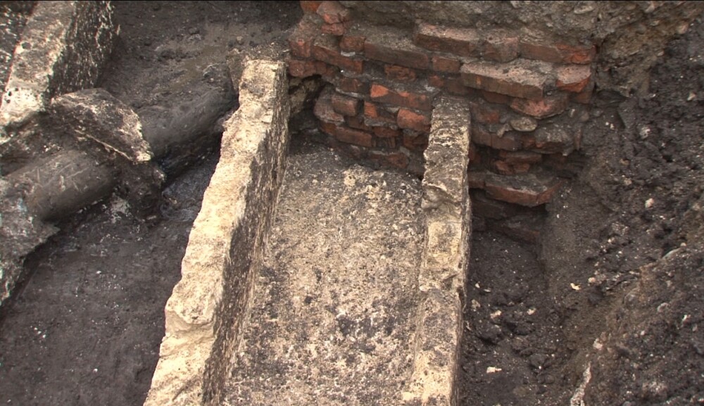 Morminte romane din secolul al II-lea gasite pe strada Libertatii din Turda - Imaginea 1
