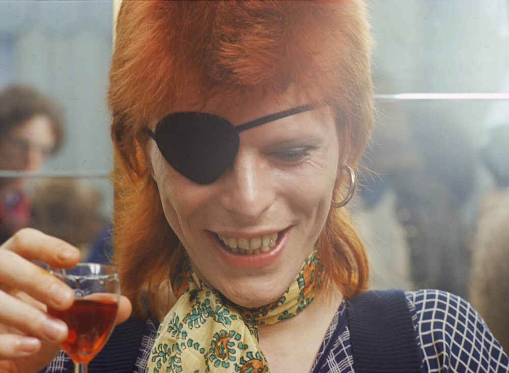 Multiplele fețe ale lui David Bowie, o legenda mereu in schimbare. Artistul si-a luat adio cu un mesaj de pe ultimul album - Imaginea 1
