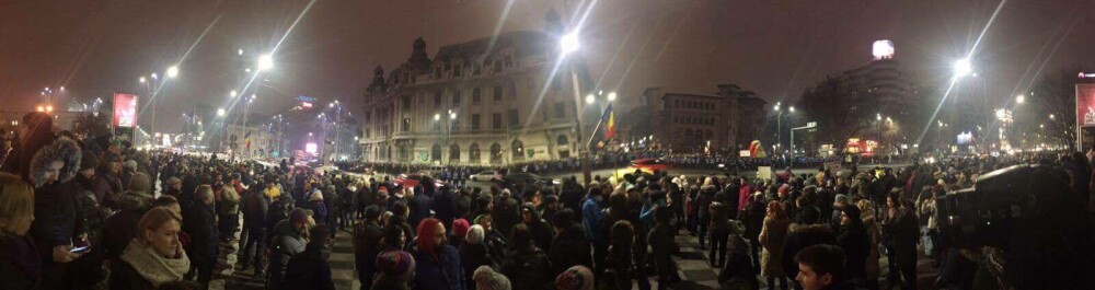 20.000 de oameni au protestat pasnic in Capitala fata de legea gratierii. Iohannis, prezent la Universitate. VIDEO si FOTO - Imaginea 6