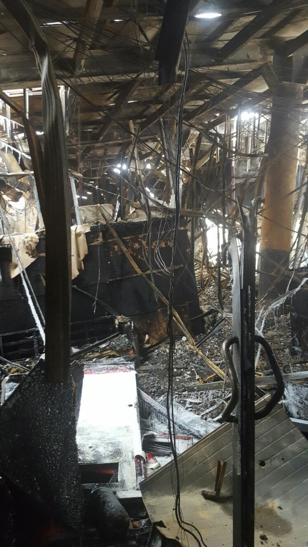Noi imagini cu incendiul din Bamboo, filmate din interior. Joshua Castellano acuza ca cineva i-a dat foc la club - Imaginea 1