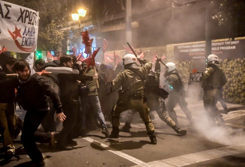 Ciocniri violente între polițiști și protestatari, la Atena. Oamenii, furioși pe Merkel - Imaginea 3