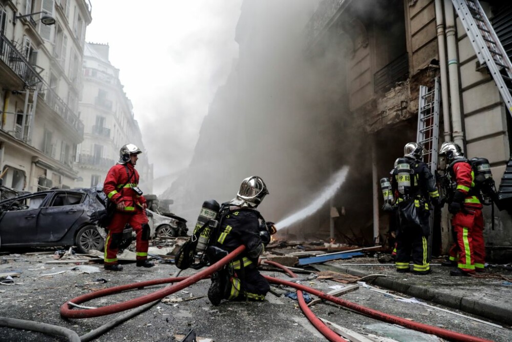 Explozie puternică într-o zonă turistică din Paris. Cel puțin 3 morți și zeci de răniți - Imaginea 1